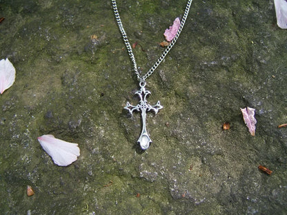 Double-Crossed Snuff Necklace